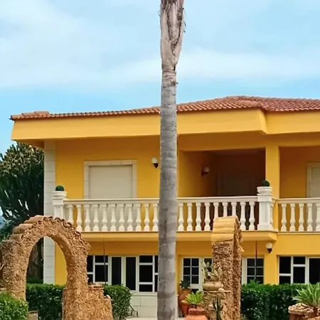 Michelle Villa *